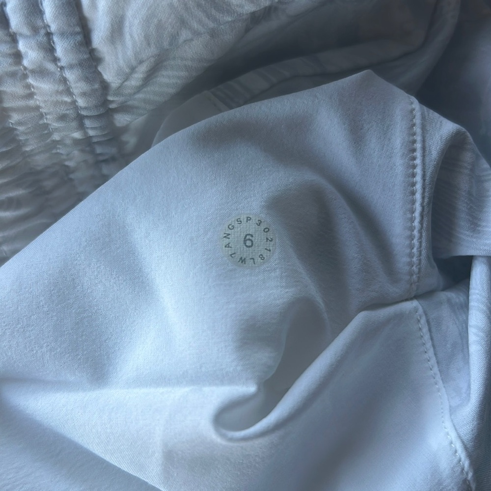 Lululemon Light Grey Pattern Shorts - image 3